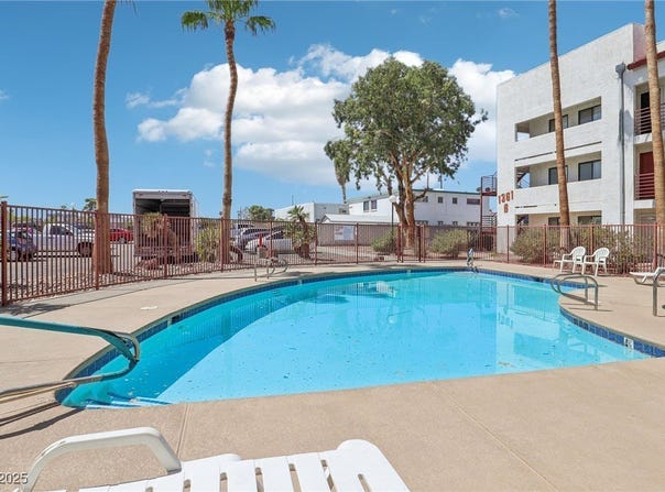 1381 E University Avenue, Las Vegas, NV 89119