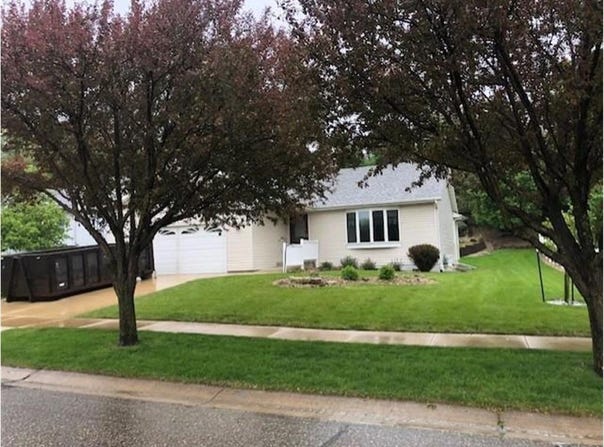 2023 Woodcrest Lane SW, Rochester, MN 55902