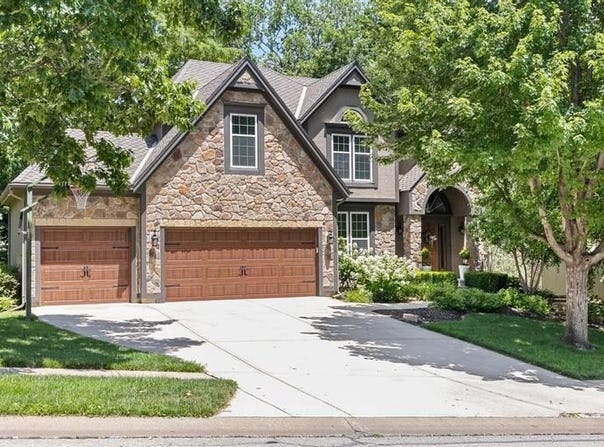 14718 W 70th Street, Shawnee, KS 66216