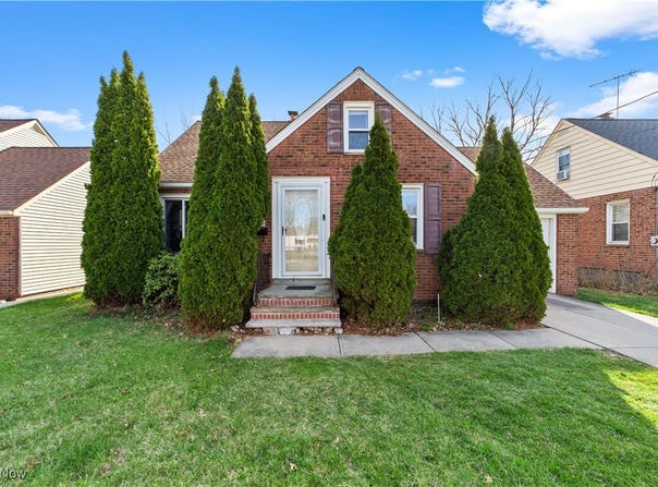 869 E 260th Street, Euclid, OH 44132