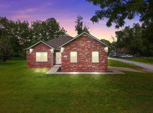 806 E Grant Street, Ash Grove, MO 65604