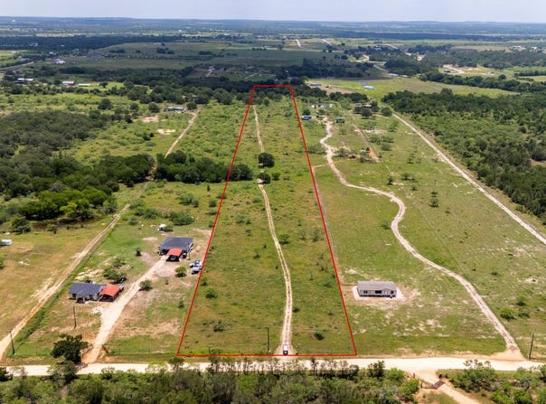 401 Turnback TRL, Dale, TX 78616