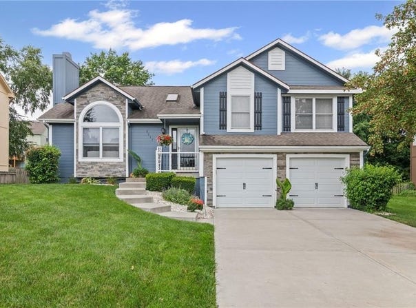 2517 SW 9th Terrace, Lee's Summit, MO 64081