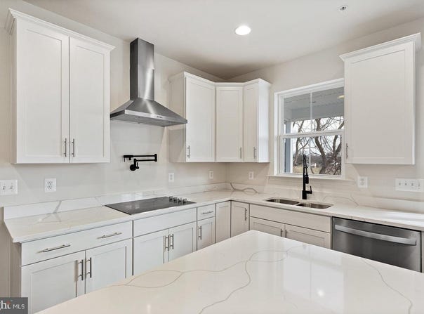 20821 BROOKE KNOLLS RD, GAITHERSBURG, MD 20882