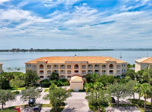 22 SW Harbour Isle Drive W unit: 105, Fort Pierce, FL 34949
