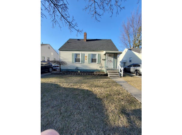 19188 Kenosha Street, Harper Woods, MI 48225