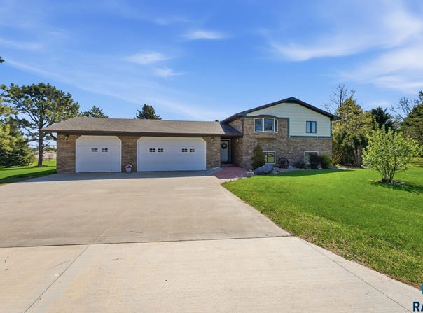 26574 466th Ave, Sioux Falls, SD 57106-6903