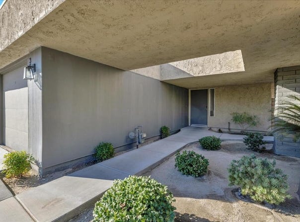 3081 Sunflower Circle W, Palm Springs, CA 92262