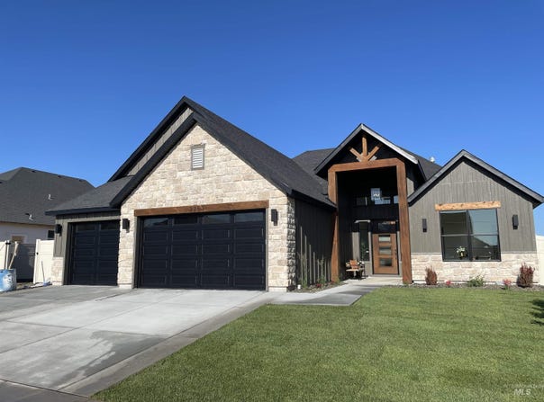 2253 Caribel St, Twin Falls, ID 83301-4797