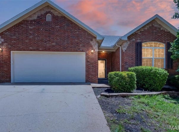 115 Birchtree Circle, St Robert, MO 65584