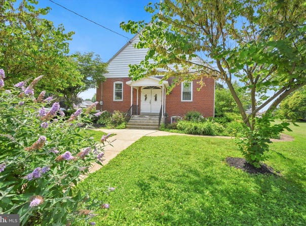 2100 MANOR RIDGE DRIVE, LANCASTER, PA 17603