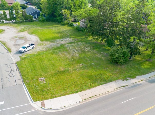 915 E Broomfield Road, Mt Pleasant, MI 48858