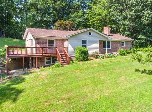 166 Dogwood Ln, Independence, VA 24348