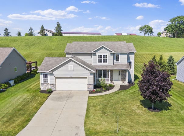 N8263 Woody Ln, Ixonia, WI 53036