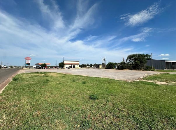 408 NE Route 66 Highway, Sayre, OK 73662