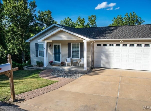 2100 Longview Drive, Arnold, MO 63010