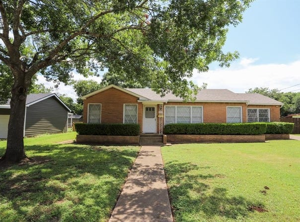 903 S Tyler Street, McGregor, TX 76657