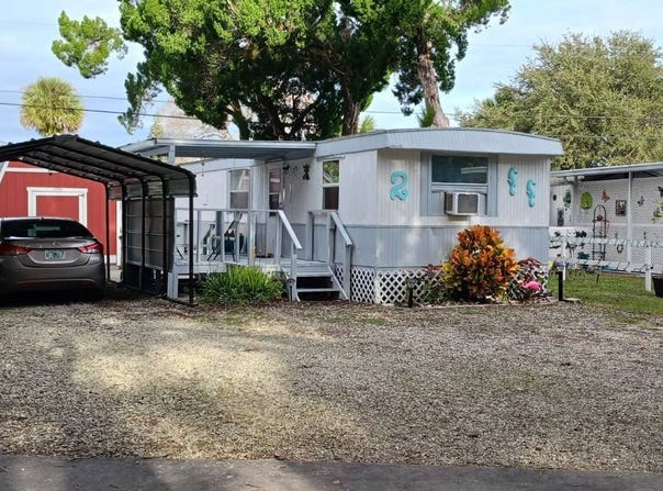 2 Elmwood Pl, Mims, FL 32754