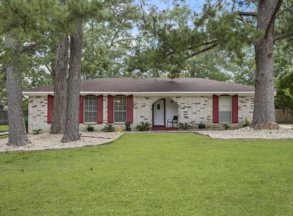 113 Pecan Grove Dr., Hattiesburg, MS 39402