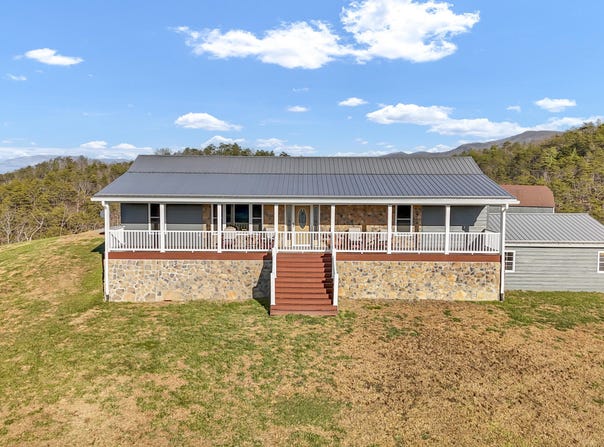 308 Crowder Hollow Rd, Covington, VA 24426