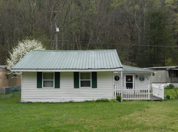 445 Feds Creek Road, Feds Creek, KY 41524