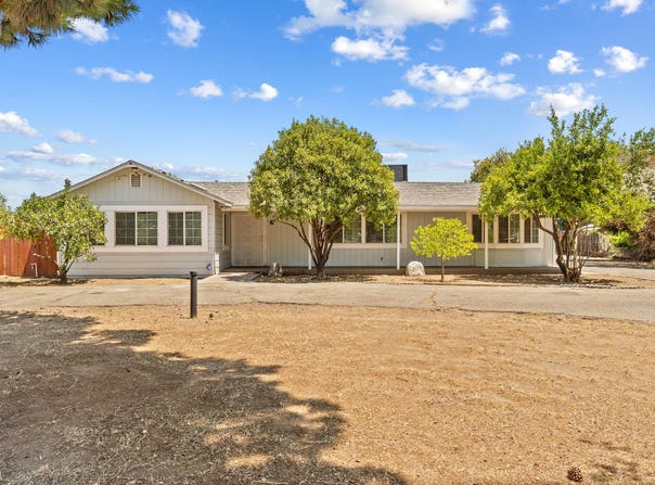 342 N Minnewawa Avenue, Fresno, CA 93727