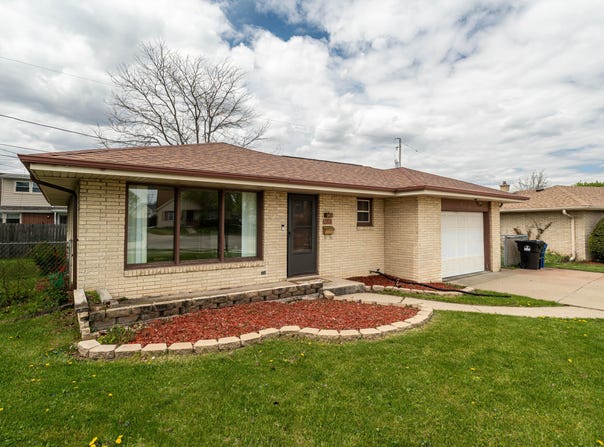 2204 Savoy Cir, Racine, WI 53404