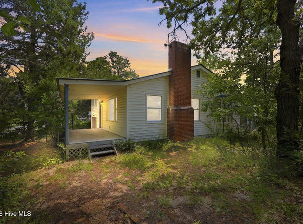632 E Ocean Road, Holly Ridge, NC 28445