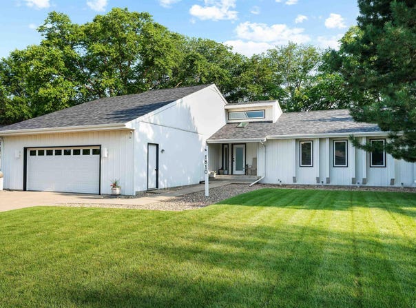 1810 Donald Drive, Cedar Falls, IA 50613