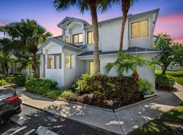 406 Harbour Pointe Way, Greenacres, FL 33413