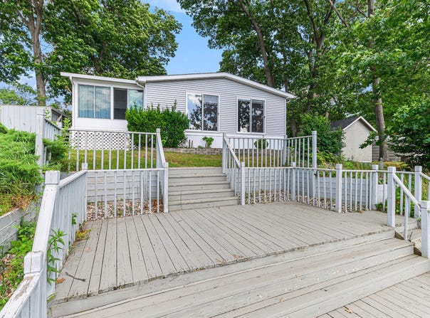 59010 Lakeshore Drive, Colon, MI 49040
