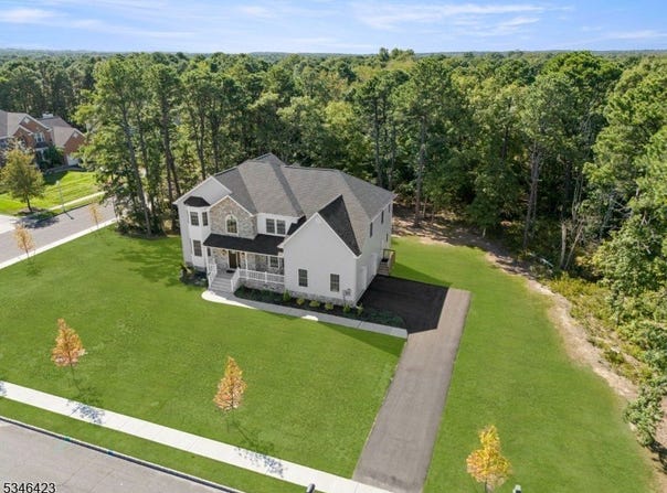 135 Pergola Ave, Monroe Twp., NJ 08831-1430