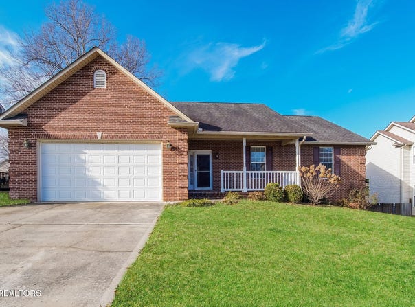 880 Glenfield Drive, Lenoir City, TN 37771