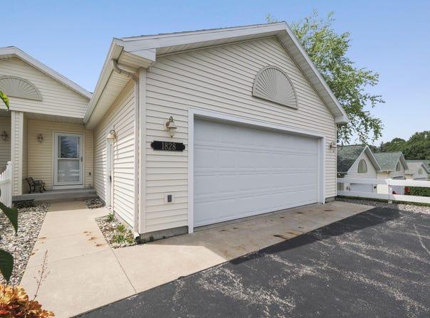 1828 Pine Ridge Drive, Manistee, MI 49660