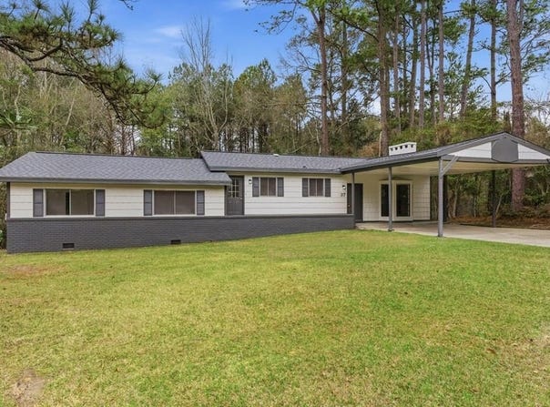 37 OAKCREST DR, LAUREL, MS 39440