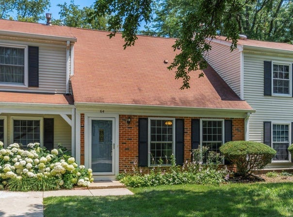 64 Wildwood Trail, Cary, IL 60013