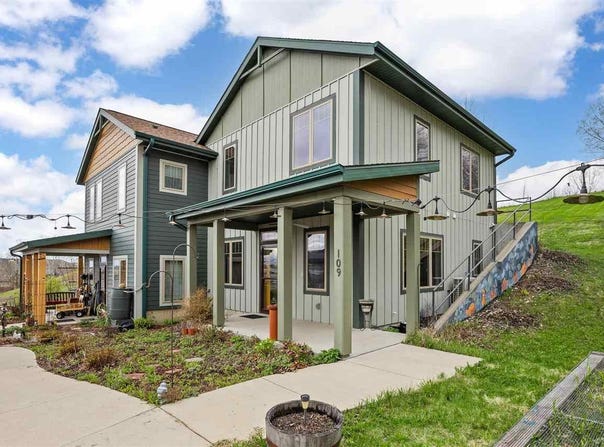 109 Prairie Hill Ln, IowaCity, IA 52246