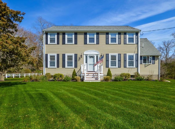 15 Marvin Circle, Falmouth, MA 02540