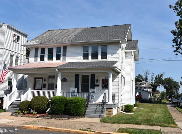 301 CONOVER STREET, BURLINGTON, NJ 08016