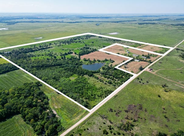 886  Coyote Rd, Toronto, KS 66777