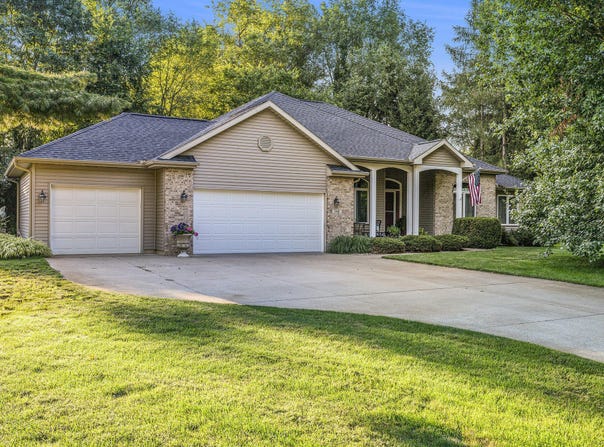 146 Steamburg Drive, East Leroy, MI 49051