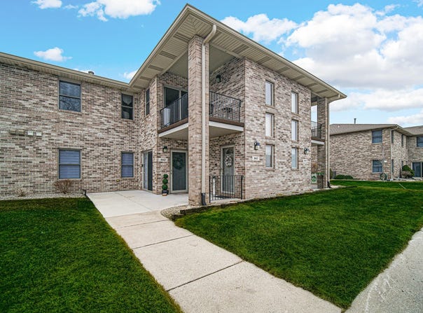 947 Oak Drive, Crown Point, IN 46307
