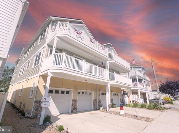 420 W ROBERTS AVENUE, WILDWOOD, NJ 08260