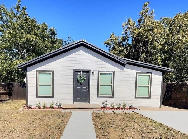 1014 W Archer Street, Jacksboro, TX 76458