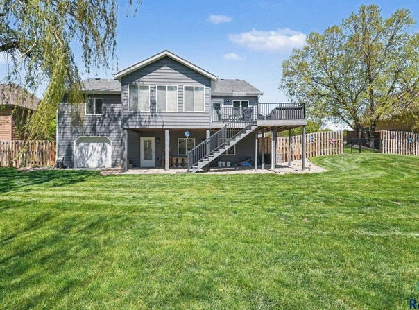 1025 Heritage Dr, Madison, SD 57042