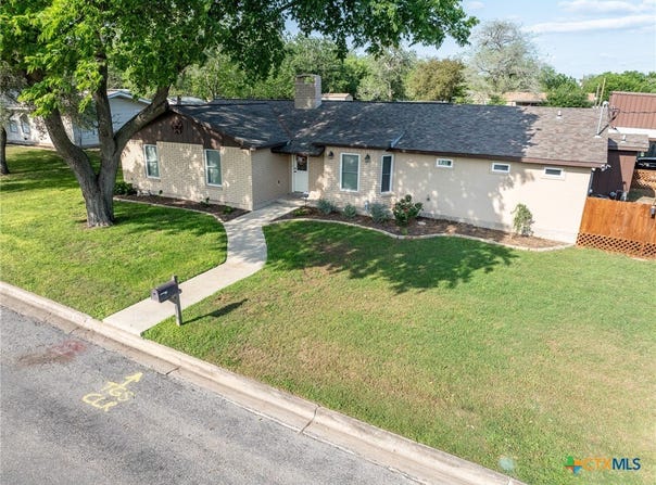 110 Live Oak Street, Gonzales, TX 78629
