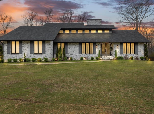 900 SHADES CLIFF Rd, Jasper, AL 35504