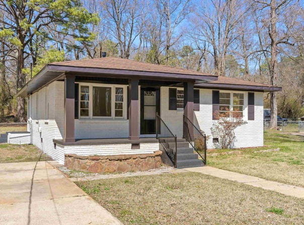 2223 CIRCLE DRIVE, HUEYTOWN, AL 35023