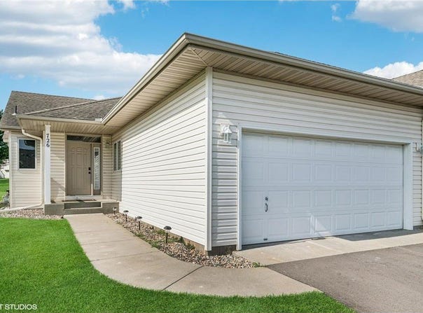 726 Regent Drive, Shakopee, MN 55379