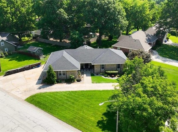 307 SE Westwind Drive, Lee's Summit, MO 64063